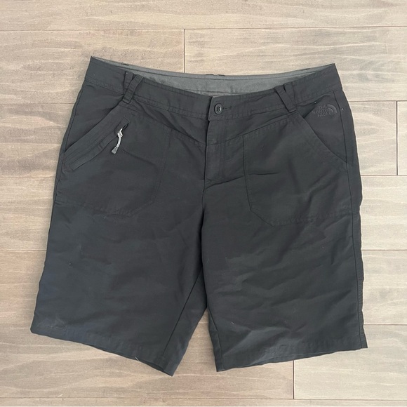 The NORTH FACE Black hiking outdoors shorts size 12 Ladies Performance Nylon - Picture 2 of 7
